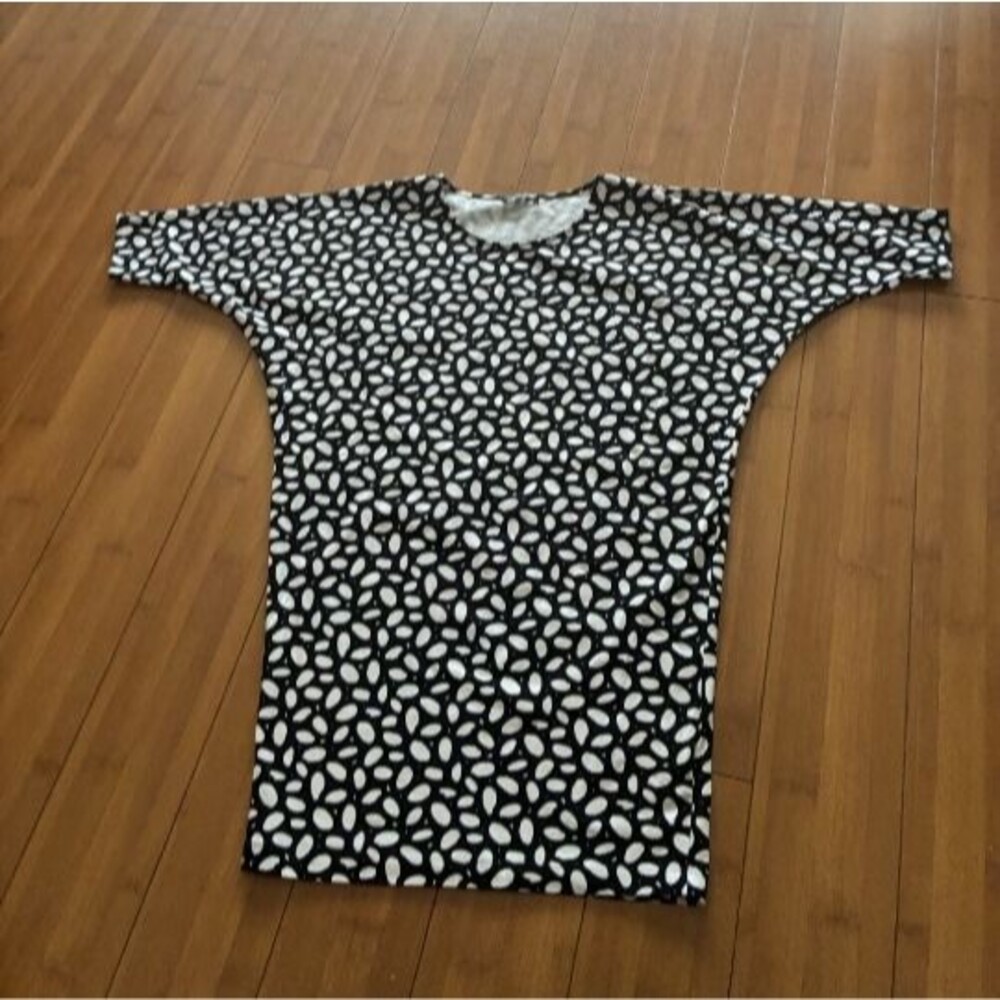 Marimekko batwing black white sleeve shirt Small